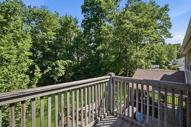 227 Acrebrook Dr, Northampton, MA 01062
