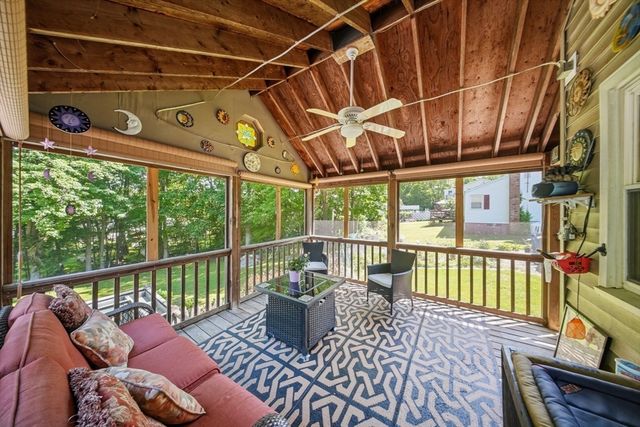 227 Acrebrook Dr, Northampton, MA 01062