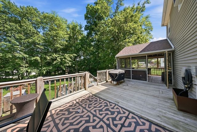 227 Acrebrook Dr, Northampton, MA 01062