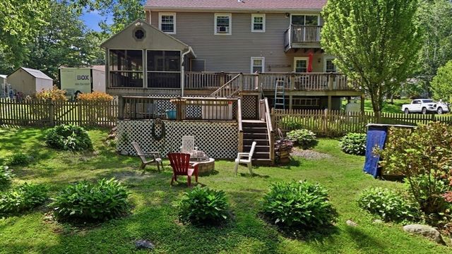 227 Acrebrook Dr, Northampton, MA 01062