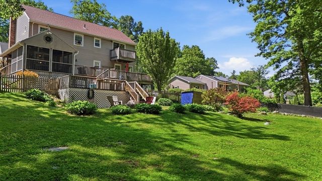 227 Acrebrook Dr, Northampton, MA 01062
