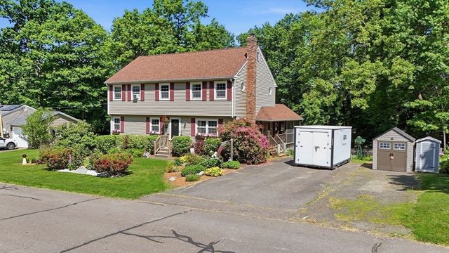 227 Acrebrook Dr, Northampton, MA 01062