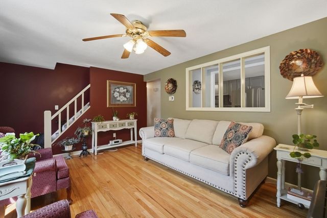 227 Acrebrook Dr, Northampton, MA 01062