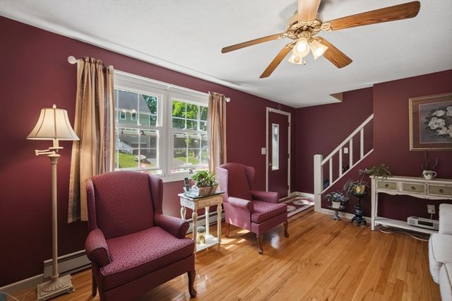 227 Acrebrook Dr, Northampton, MA 01062