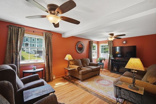 227 Acrebrook Dr, Northampton, MA 01062