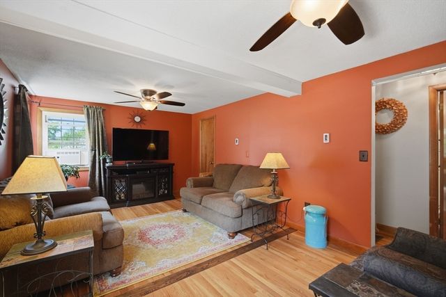 227 Acrebrook Dr, Northampton, MA 01062