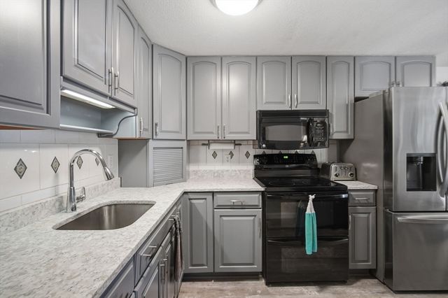 227 Acrebrook Dr, Northampton, MA 01062