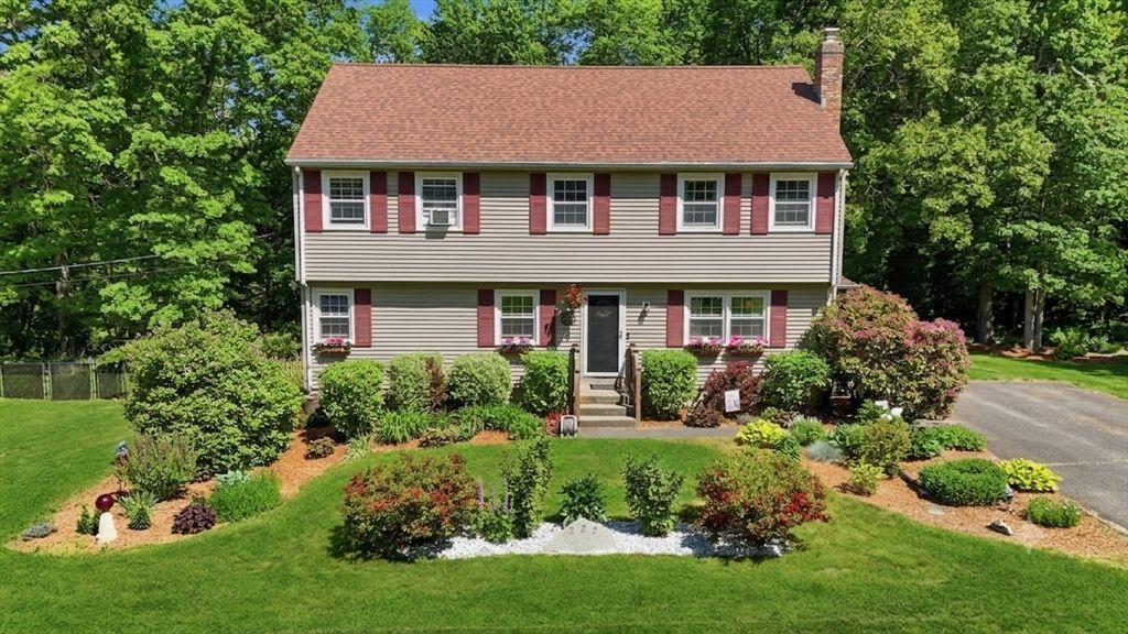 227 Acrebrook Dr, Northampton, MA 01062
