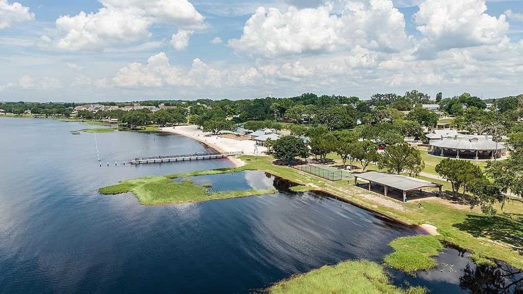 Image 30 of property listing at 7408 SANDSTONE DRIVE, Groveland, FL 34736