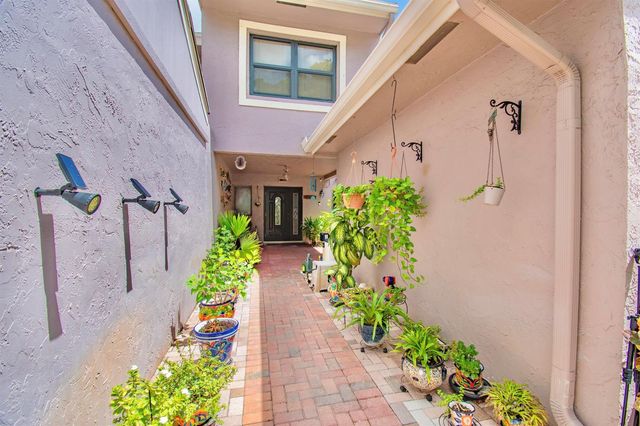 6640 Thornhill Court, Boca Raton, FL 33433