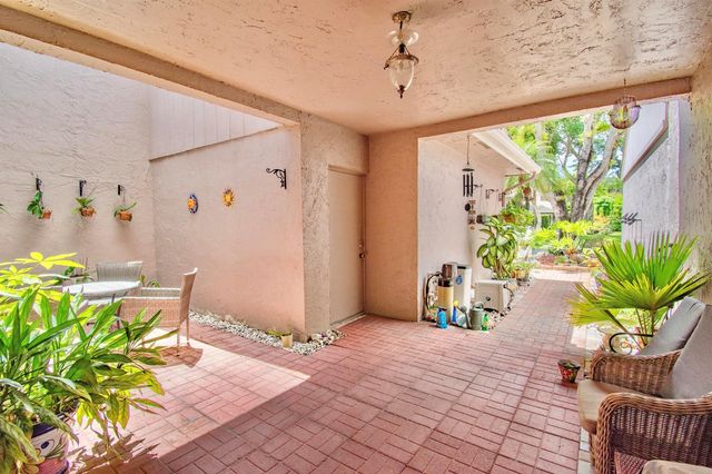 6640 Thornhill Court, Boca Raton, FL 33433