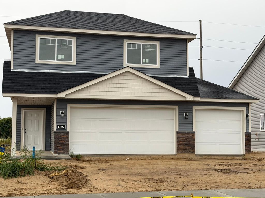 1827 Pierce Street S, Cambridge, MN 55008 — exterior
