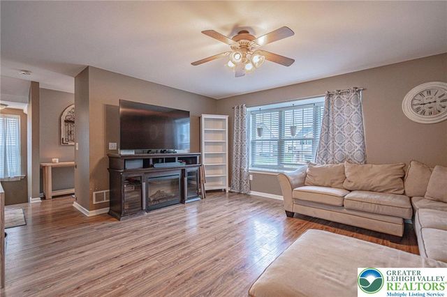 1028 Hogan Way, Allen Twp, PA 18067