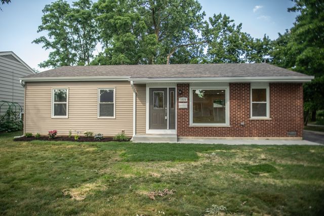 1028 Valley Stream Drive, Wheeling, IL 60090