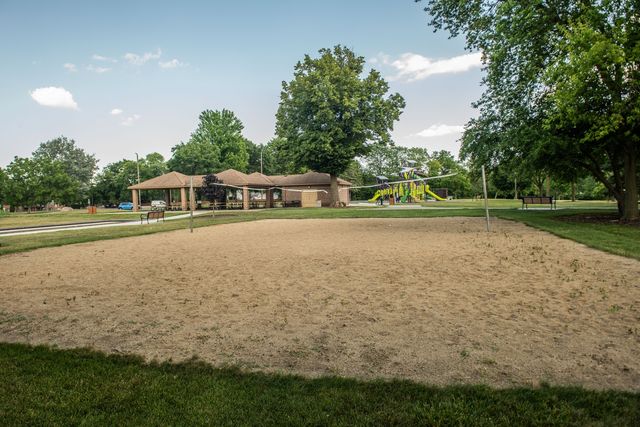 1028 Valley Stream Drive, Wheeling, IL 60090