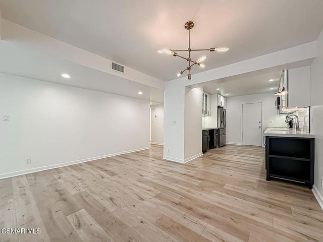 4807 Woodley Avenue 207, Encino, CA 91436