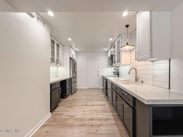 4807 Woodley Avenue 207, Encino, CA 91436