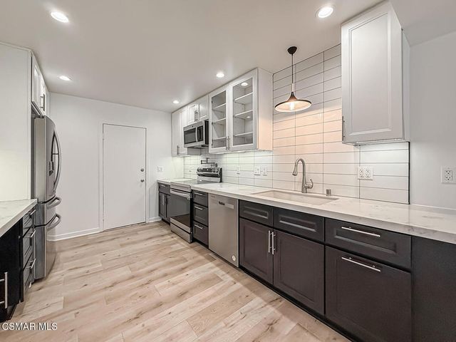 4807 Woodley Avenue 207, Encino, CA 91436