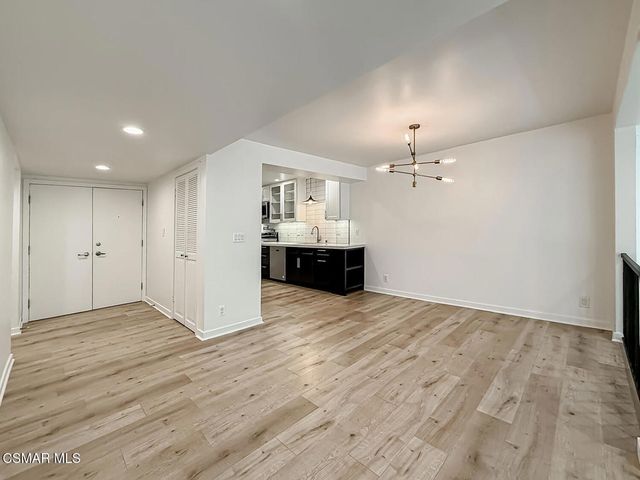 4807 Woodley Avenue 207, Encino, CA 91436
