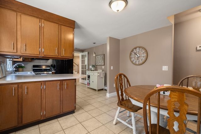 9 Abbot St, Westford, MA 01886