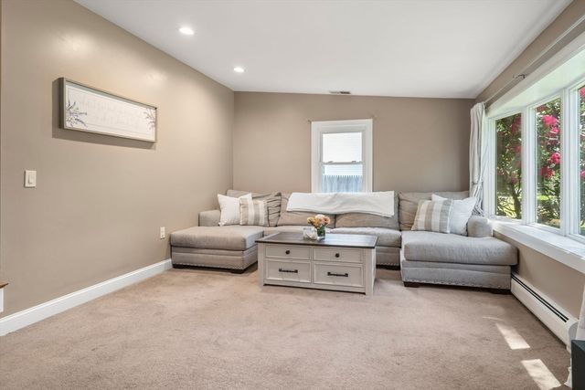 9 Abbot St, Westford, MA 01886