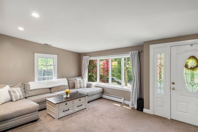 9 Abbot St, Westford, MA 01886