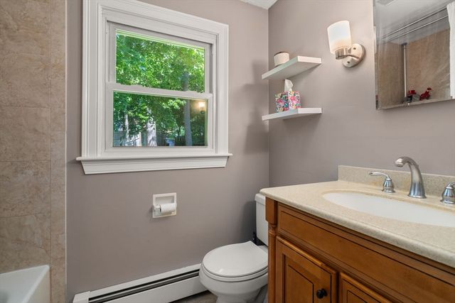 9 Abbot St, Westford, MA 01886