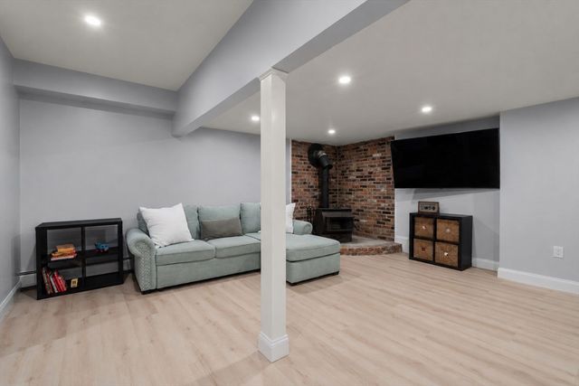 9 Abbot St, Westford, MA 01886