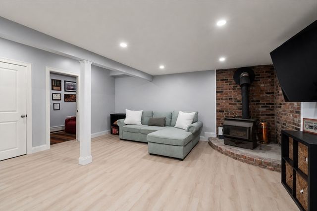 9 Abbot St, Westford, MA 01886