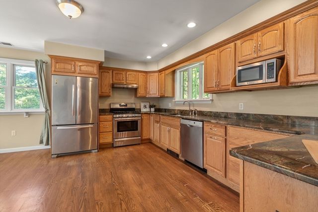 9 Abbot St, Westford, MA 01886