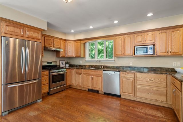 9 Abbot St, Westford, MA 01886