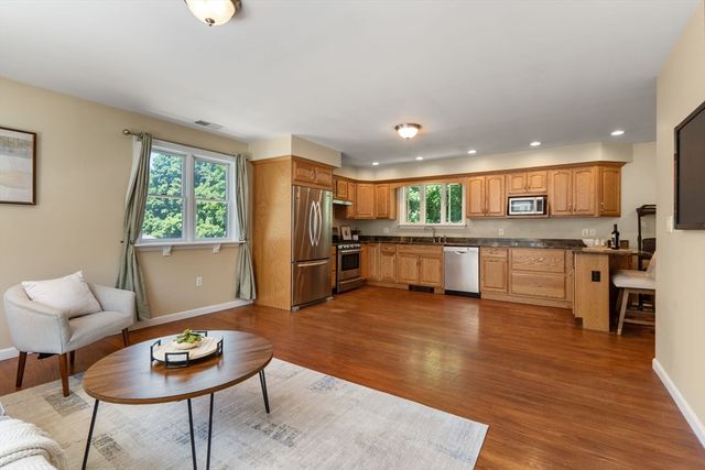 9 Abbot St, Westford, MA 01886
