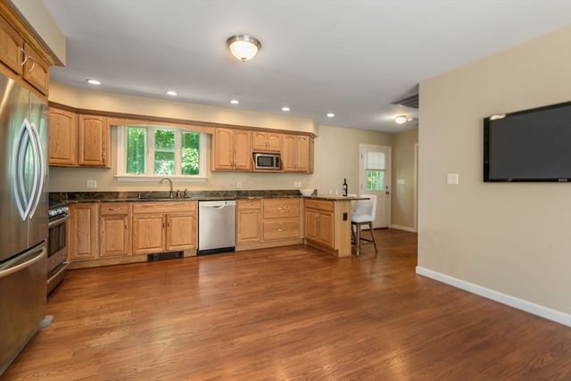 9 Abbot St, Westford, MA 01886