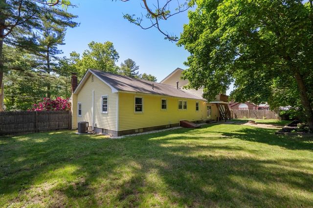 9 Abbot St, Westford, MA 01886