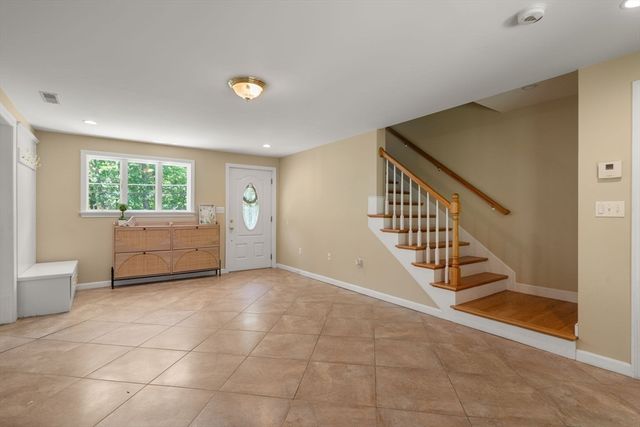 9 Abbot St, Westford, MA 01886