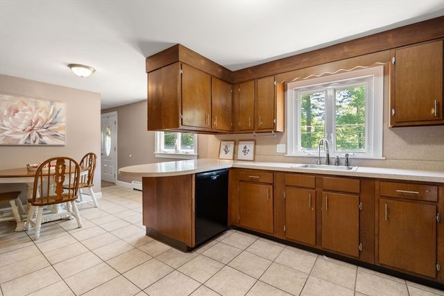 9 Abbot St, Westford, MA 01886