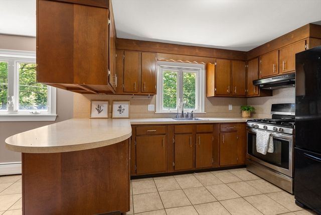 9 Abbot St, Westford, MA 01886