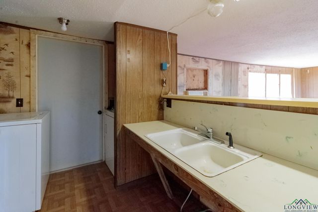 326 Balboa Dr, Jefferson, TX 75657