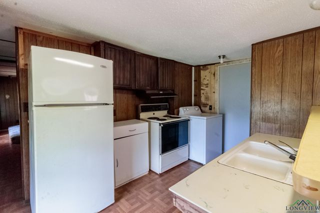 326 Balboa Dr, Jefferson, TX 75657