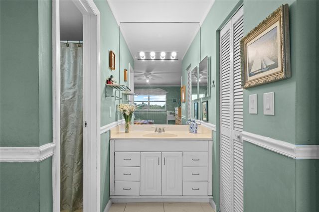 6201 N Falls Cir Drive 403, Lauderhill, FL 33319