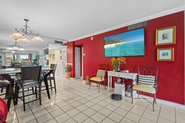 6201 N Falls Cir Drive 403, Lauderhill, FL 33319