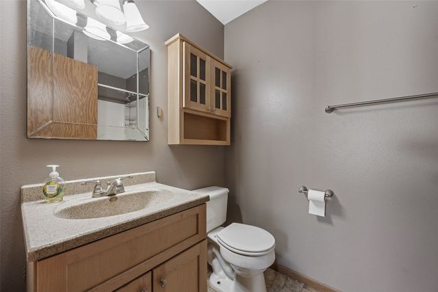 3507 E Avenue NW F, Cedar Rapids, IA 52405