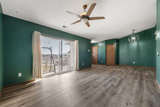 3507 E Avenue NW F, Cedar Rapids, IA 52405