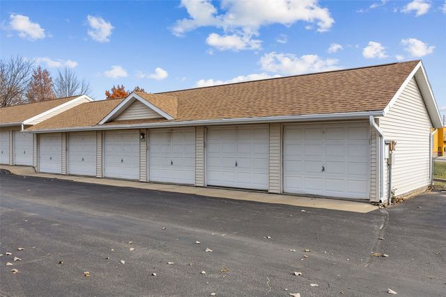 3507 E Avenue NW F, Cedar Rapids, IA 52405