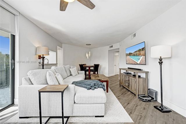 10501 W Broward Blvd 406, Plantation, FL 33324