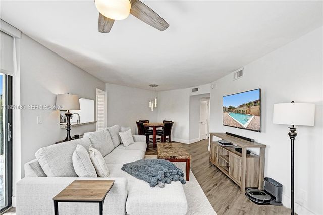 10501 W Broward Blvd 406, Plantation, FL 33324