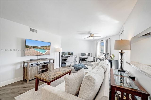 10501 W Broward Blvd 406, Plantation, FL 33324