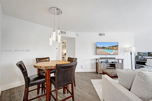 10501 W Broward Blvd 406, Plantation, FL 33324