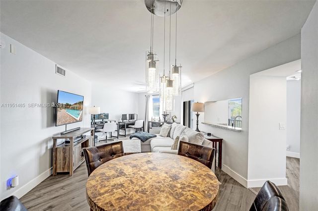 10501 W Broward Blvd 406, Plantation, FL 33324