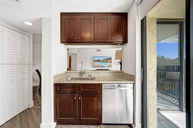 10501 W Broward Blvd 406, Plantation, FL 33324